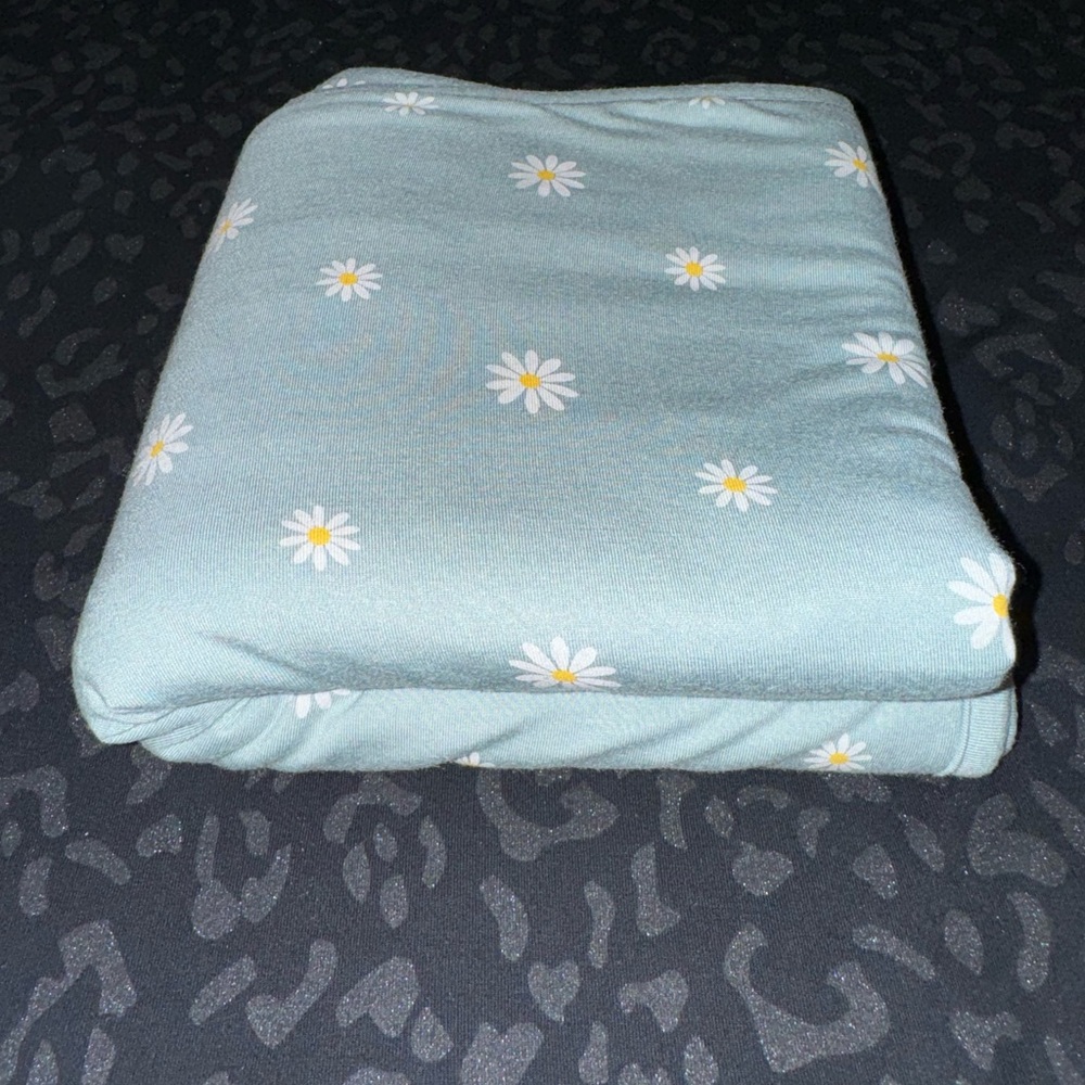 Floral Print Blanket in Blue and White